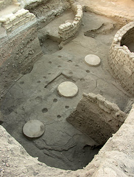 EDIFÍCIO CENTRAL EM EDFU