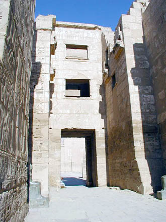 PORTÃO DE MEDINET-HABU