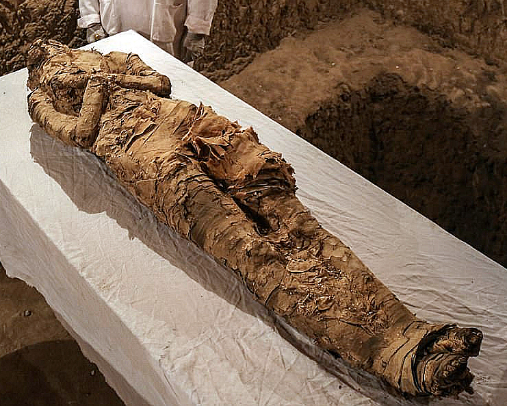 MÚMIA DA XVIII DINASTIA