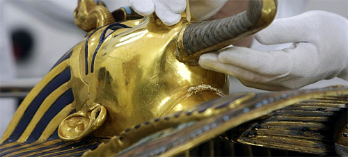 CONSERTO DA MÁSCARA DE TUTANKHAMON